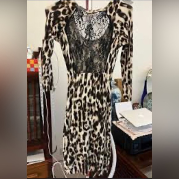 Guess cheetah print stretchy dress with black lace in the back. - Picture 3 of 13